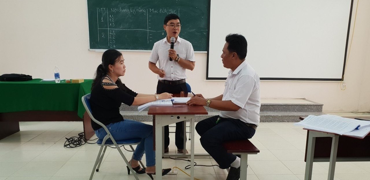 LS - Giảng viên Lê Ngọc Hà hướng dẫn học viên thực hành hồ sơ tình huống