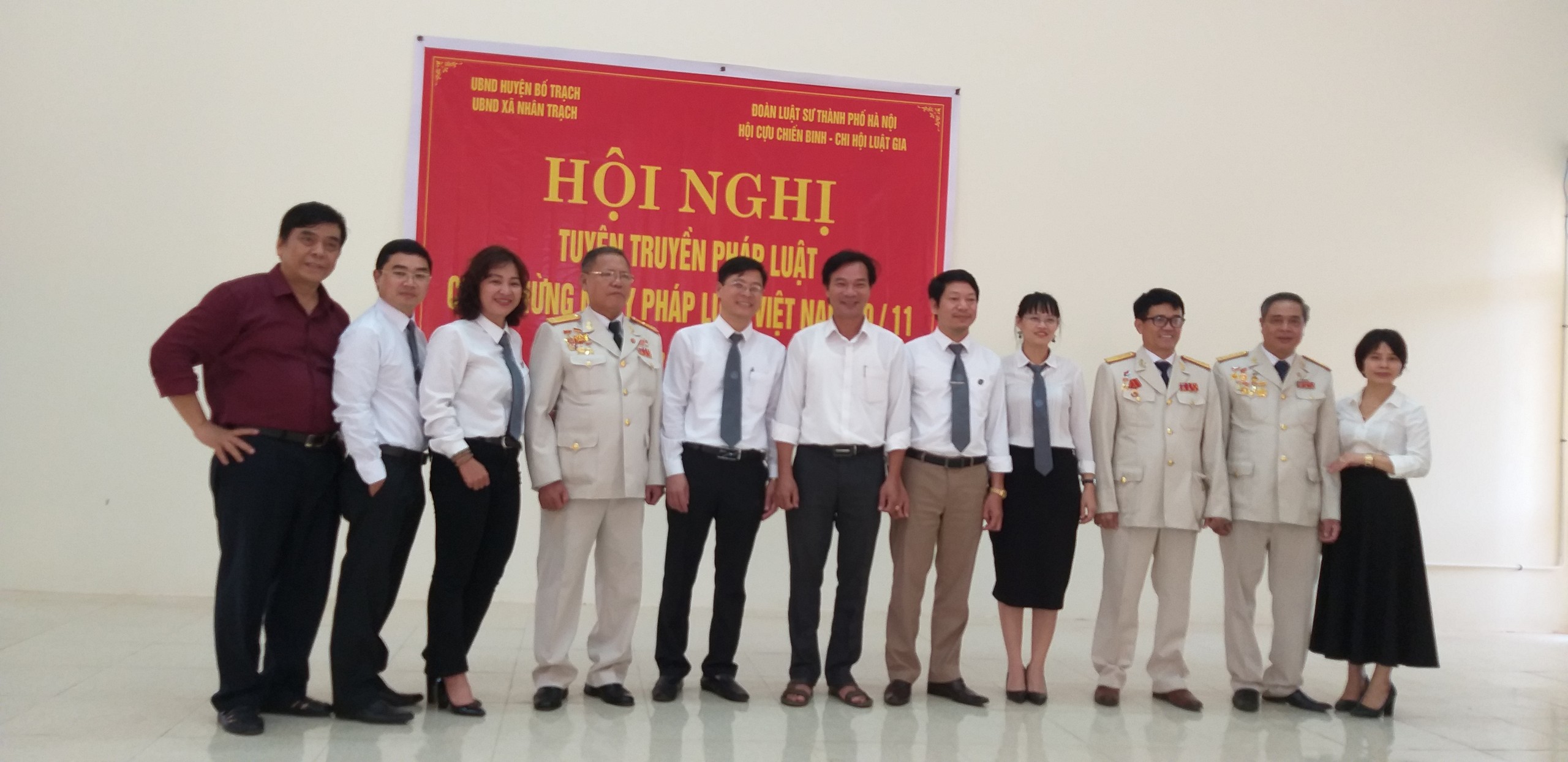 Các hình ảnh tư vấn pháp luật tại Quảng Bình chào mừng ngày Pháp luật Việt Nam 9/11 do Đoàn Luật sư Hà Nội tổ chức 1