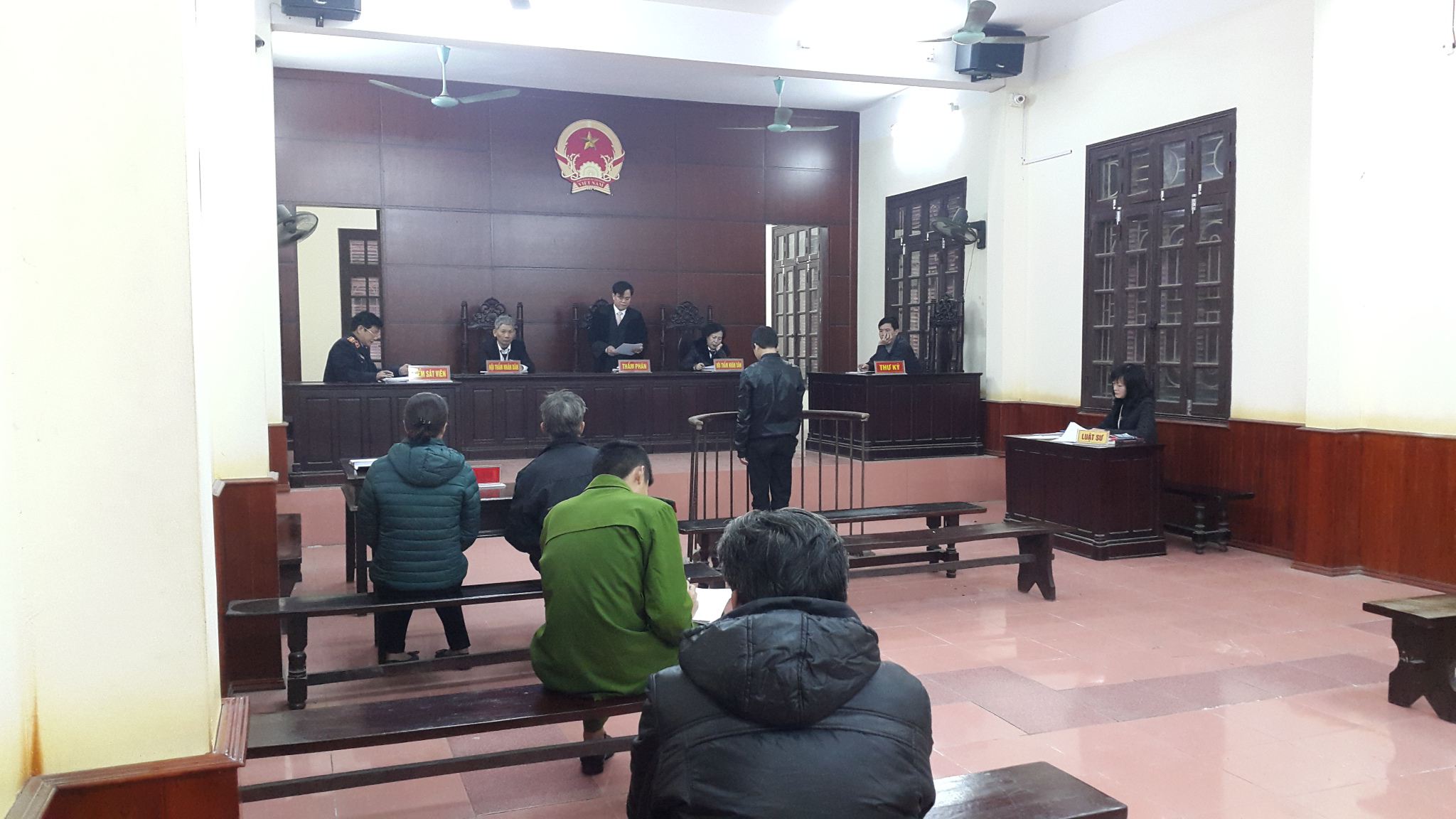 Quang cảnh phiên tòa hình sự xét xử vụ án giết người tại Hà Nội