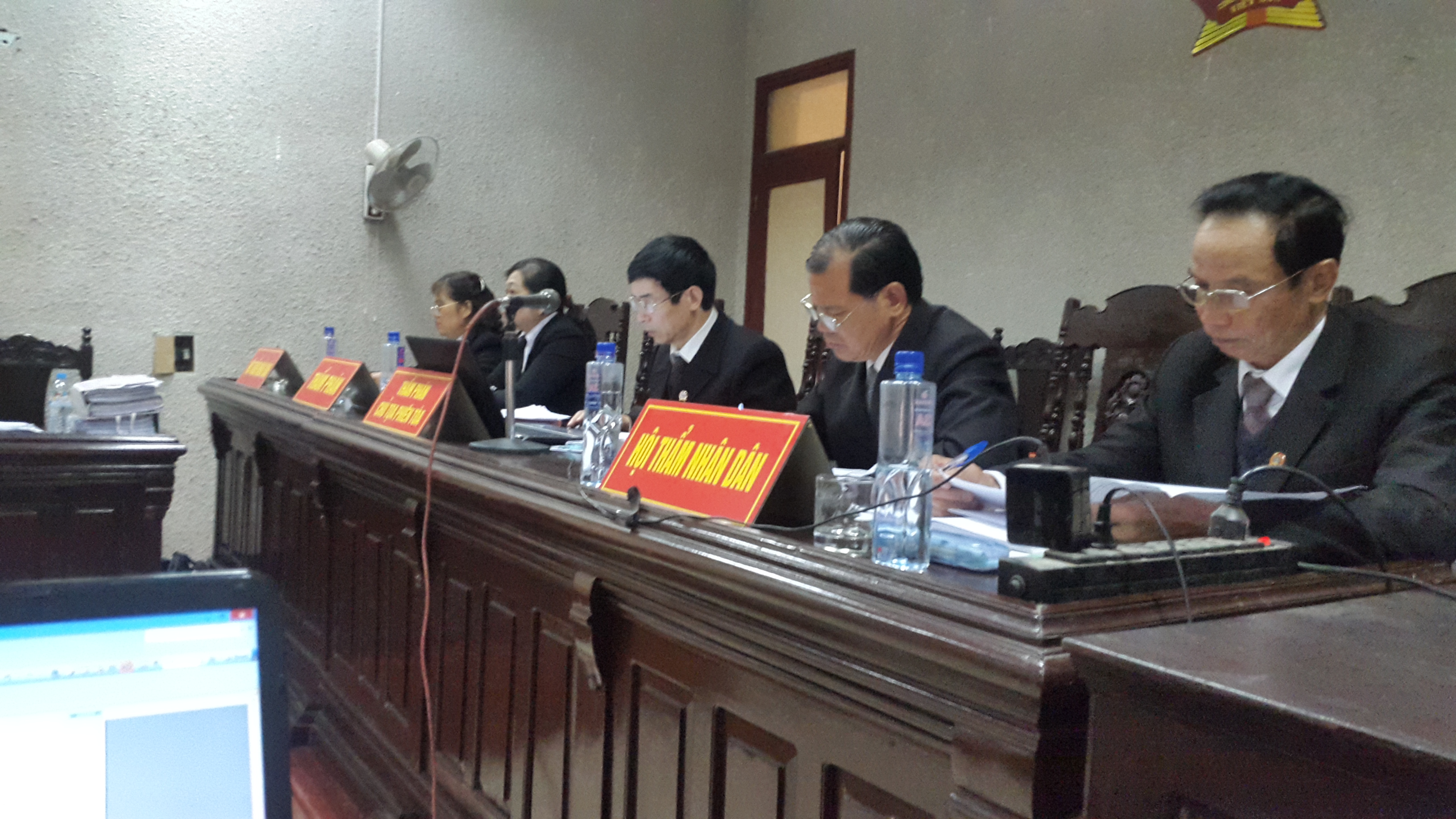Hội đồng xét xử vụ án hình sự tham ô tài sản tại tỉnh Điện Biên